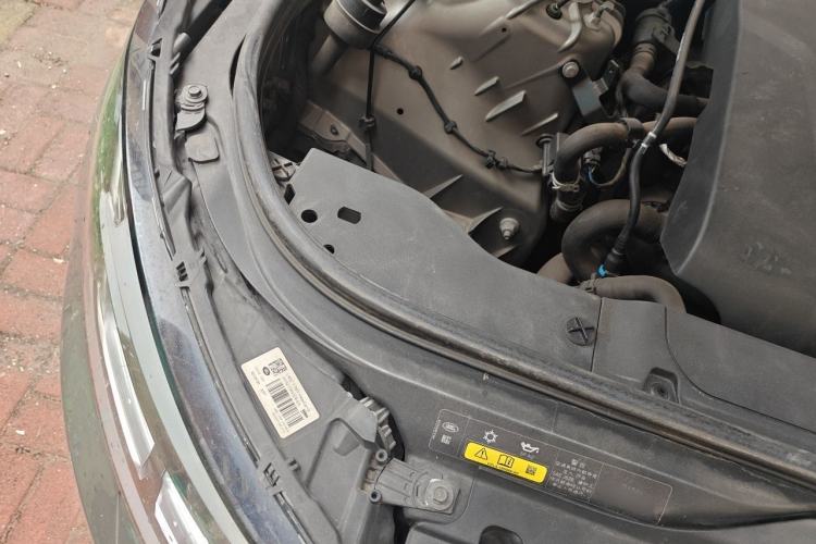 Used Land Rover Discovery 2018 2.0T SE Engine Bay Right