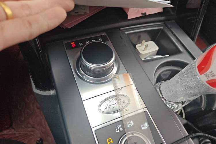 Used Land Rover Discovery 2018 2.0T SE Gear Lever