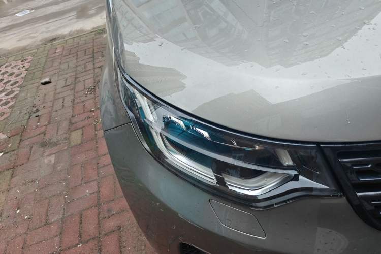 Used Land Rover Discovery 2018 2.0T SE Right Front Headlight
