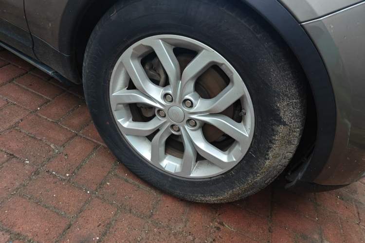 Used Land Rover Discovery 2018 2.0T SE Right Front Wheel Hub