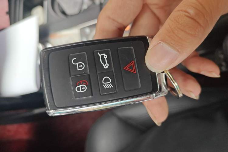 Used Land Rover Discovery 2018 2.0T SE Vehicle Key