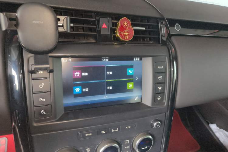 Used Land Rover Discovery 2018 3.0 SC V6 SE Audio And AC Panel