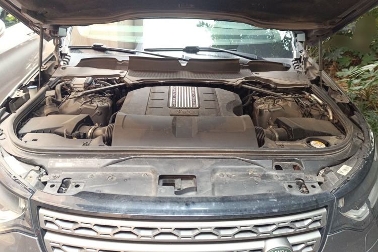 Used Land Rover Discovery 2018 3.0 SC V6 SE Engine Bay