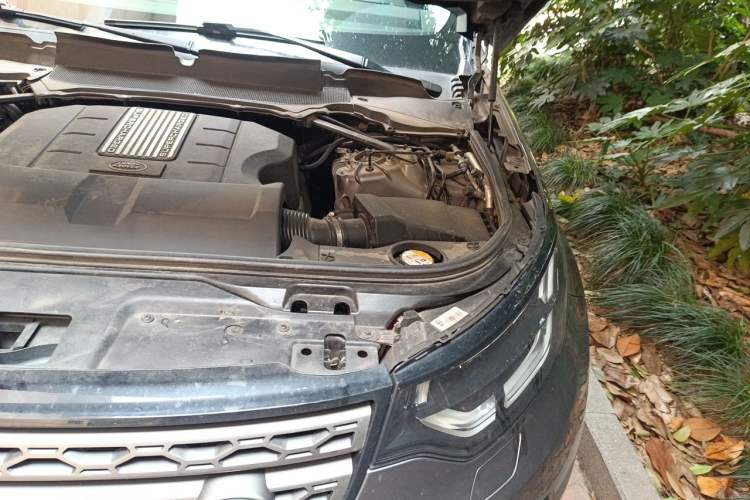 Used Land Rover Discovery 2018 3.0 SC V6 SE Engine Bay Left