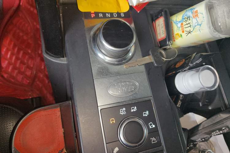 Used Land Rover Discovery 2018 3.0 SC V6 SE Gear Lever