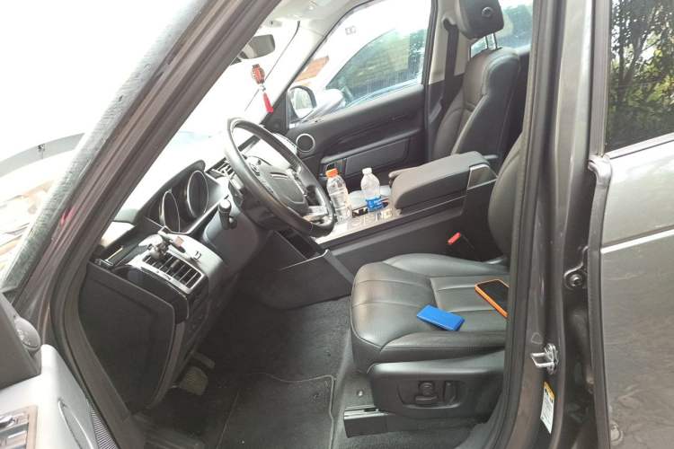 Used Land Rover Discovery 2018 3.0 SC V6 SE Left Front Seat