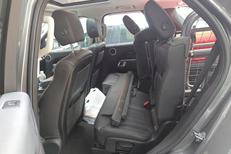 Used Land Rover Discovery 2018 3.0 SC V6 SE Left Rear Seat