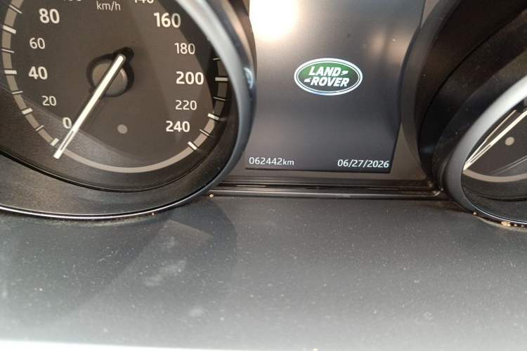 Used Land Rover Discovery 2018 3.0 SC V6 SE Odometer Close Up