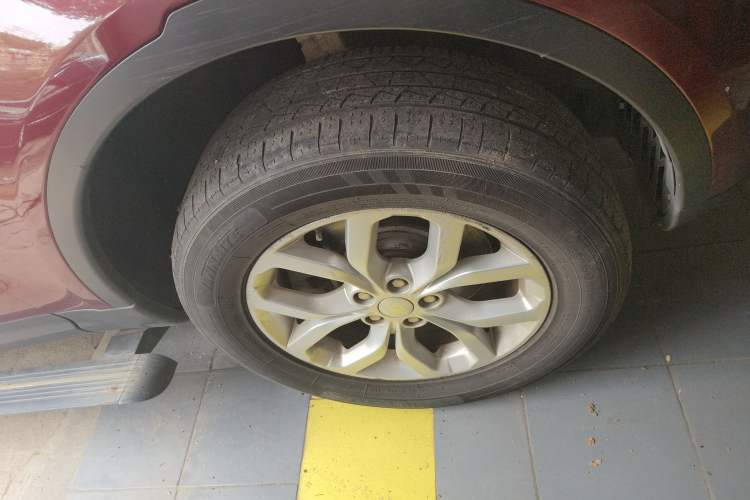 Used Land Rover Discovery 2018 3.0 SC V6 SE Right Front Wheel Hub