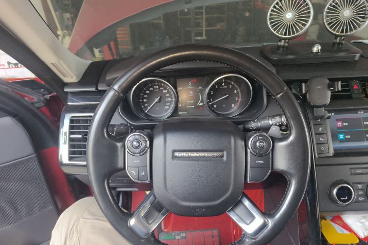 Used Land Rover Discovery 2018 3.0 SC V6 SE Steering Wheel