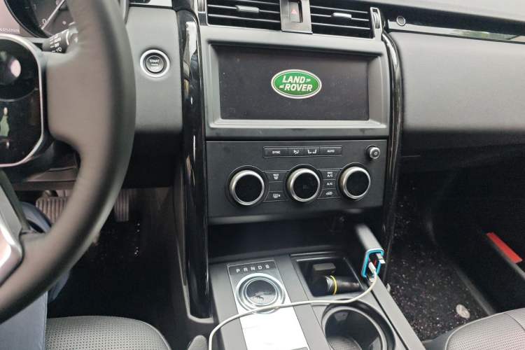 Used Land Rover Discovery 2018 3.0 SC V6 SE Audio And AC Panel