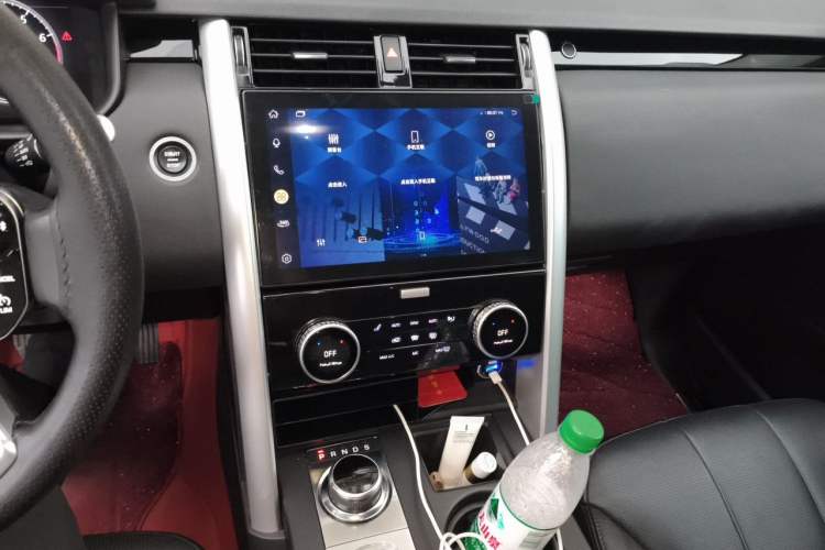 Used Land Rover Discovery 2018 2.0T SE Audio And AC Panel
