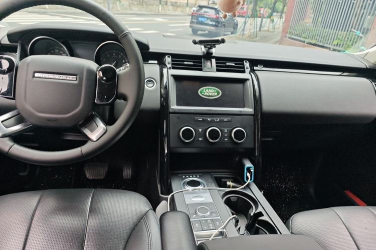 Used Land Rover Discovery 2018 3.0 SC V6 SE Center Console
