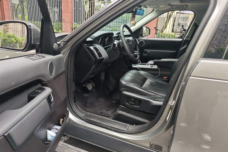 Used Land Rover Discovery 2018 3.0 SC V6 SE Driver Seat