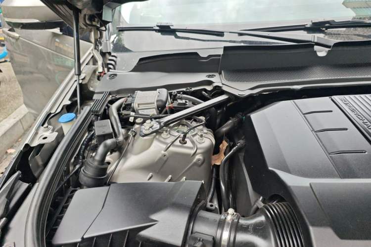 Used Land Rover Discovery 2018 3.0 SC V6 SE Engine Bay Right