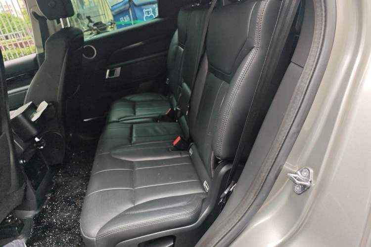 Used Land Rover Discovery 2018 3.0 SC V6 SE Left Rear Seat