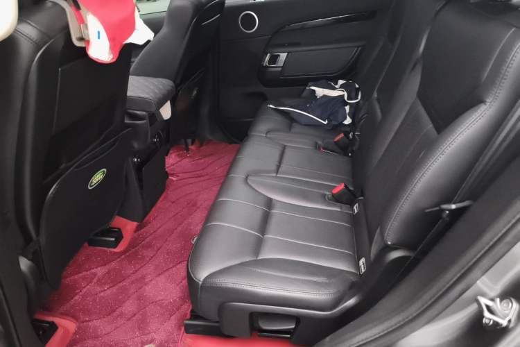 Used Land Rover Discovery 2018 2.0T SE Left Rear Seat