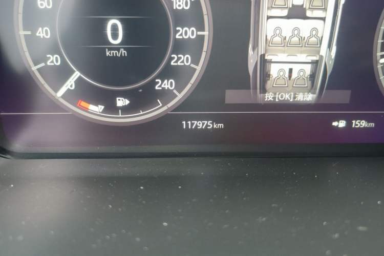 Used Land Rover Discovery 2018 3.0 SC V6 HSE Odometer Close Up