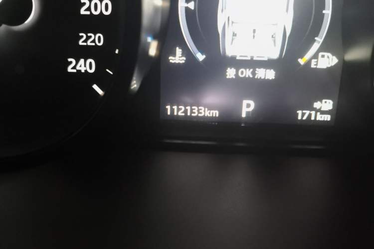 Used Land Rover Discovery 2018 3.0 SC V6 SE Odometer Close Up