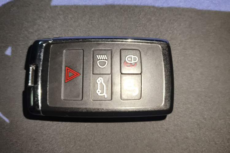 Used Land Rover Discovery 2018 3.0 SC V6 SE Vehicle Key