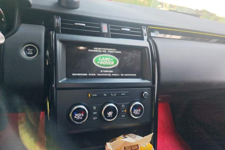 Used Land Rover Discovery 2018 2.0T SE Audio And AC Panel