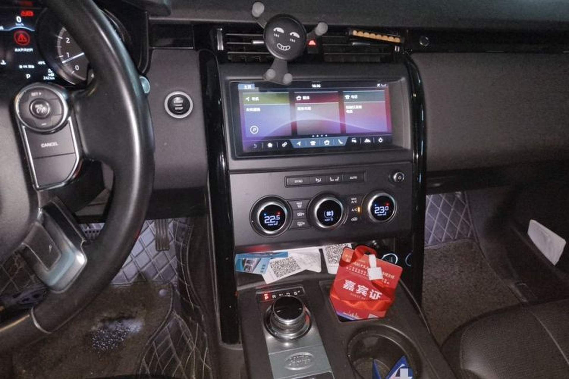 Used Land Rover Discovery 2018 3.0 SC V6 SE Audio And AC Panel
