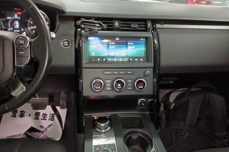 Used Land Rover Discovery 2018 3.0 SC V6 SE Audio And AC Panel