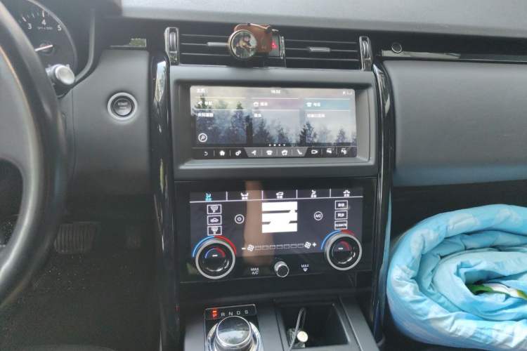 Used Land Rover Discovery 2018 3.0 SC V6 SE Audio And AC Panel