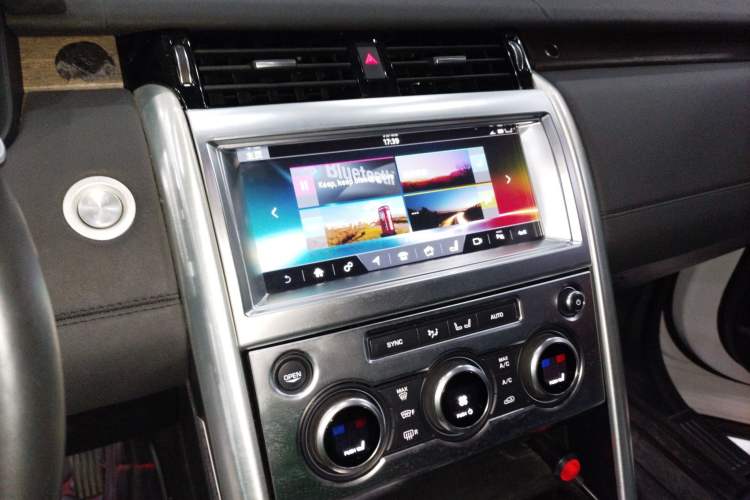 Used Land Rover Discovery 2018 5th Generation 2.0T SE Audio And AC Panel