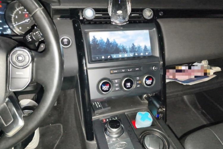 Used Land Rover Discovery 2018 2.0T SE Audio And AC Panel