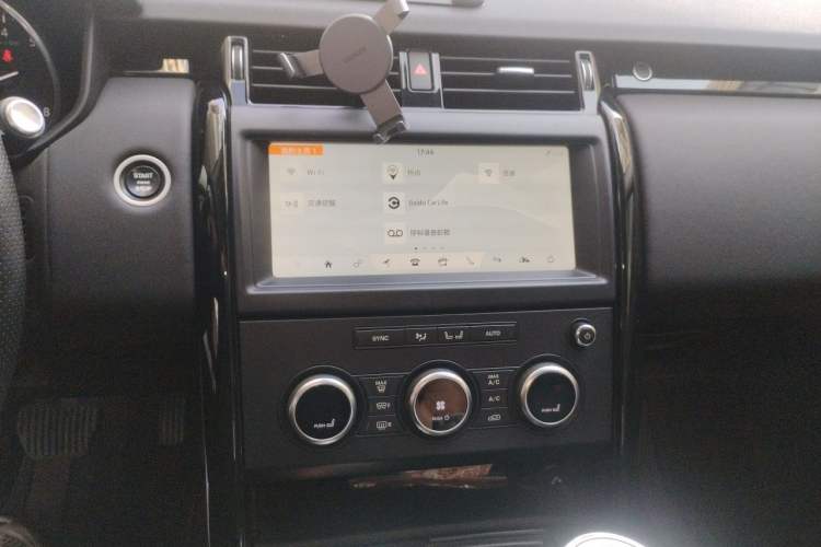 Used Land Rover Discovery 2018 3.0 SC V6 SE Audio And AC Panel