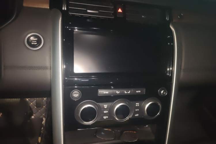 Used Land Rover Discovery 2018 3.0 SC V6 HSE Audio And AC Panel