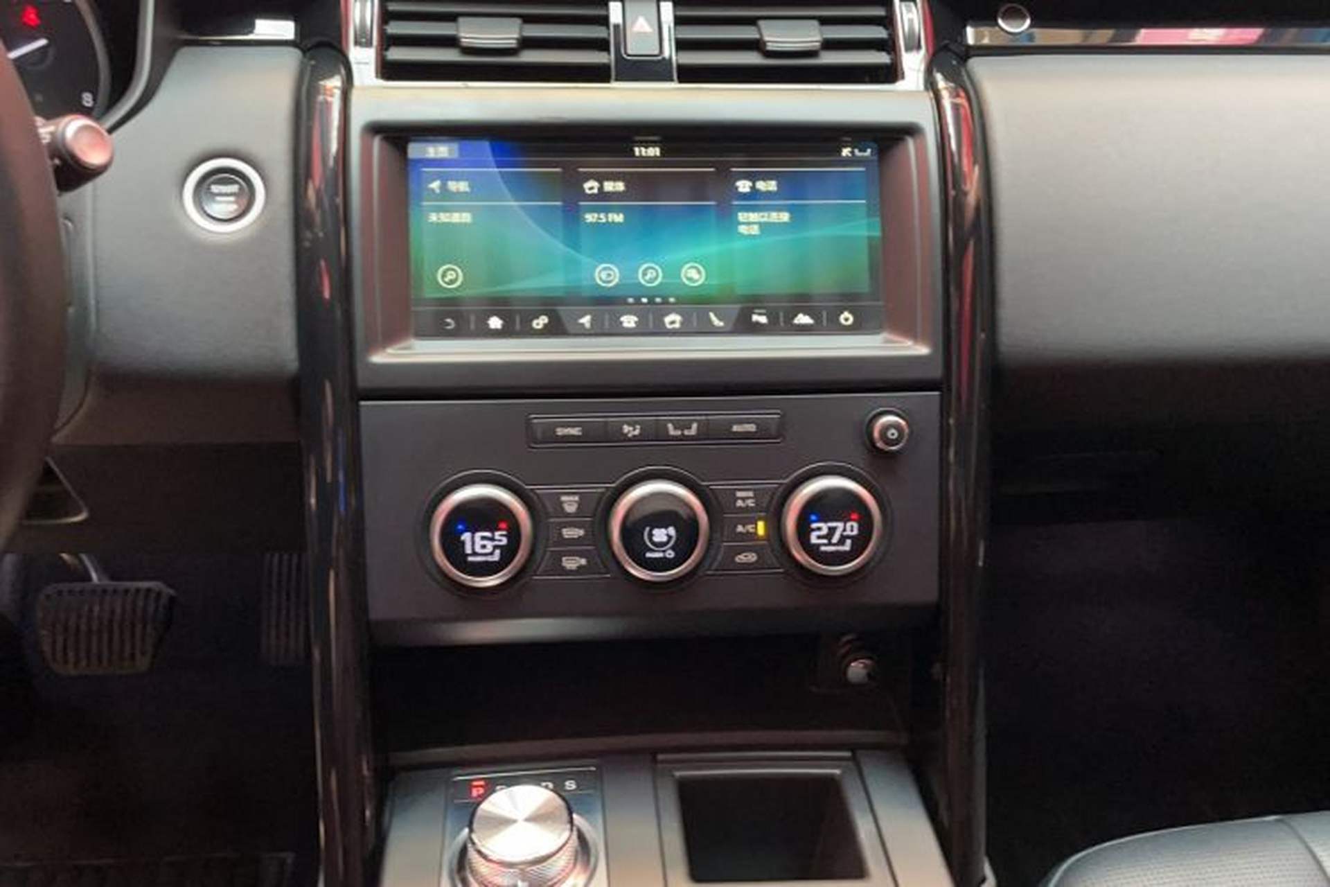 Used Land Rover Discovery 2018 3.0 SC V6 SE Audio And AC Panel