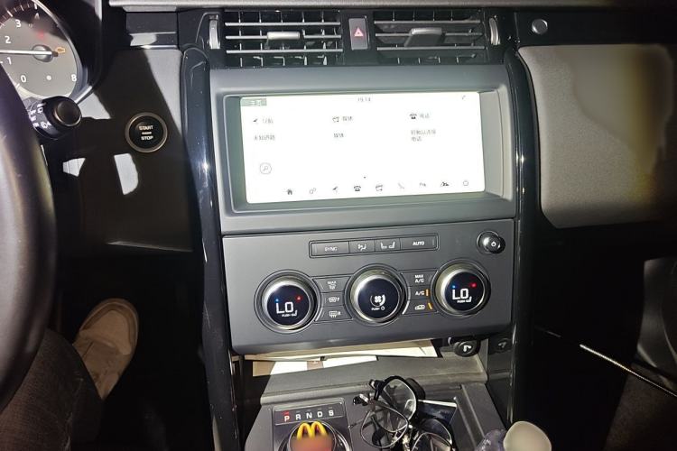 Used Land Rover Discovery 2018 3.0 SC V6 SE Audio And AC Panel