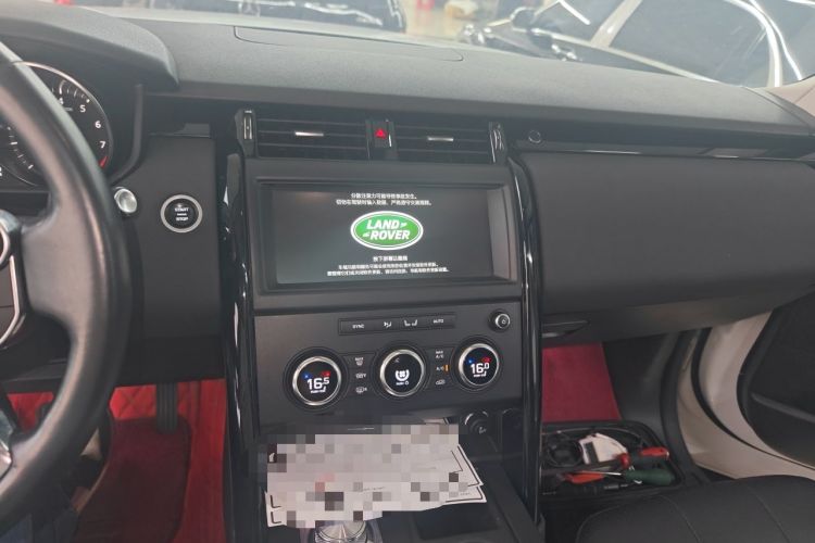 Used Land Rover Discovery 2018 2.0T SE Audio And AC Panel