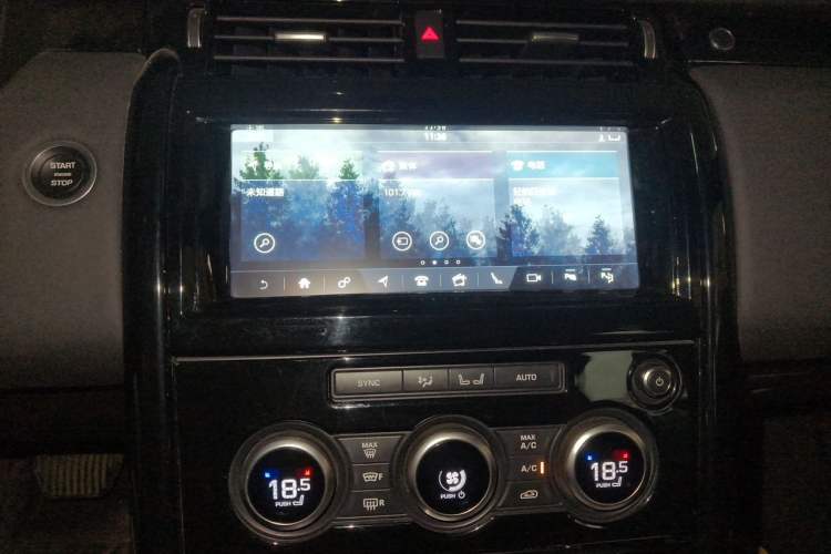 Used Land Rover Discovery 2018 3.0 SC V6 SE Audio And AC Panel