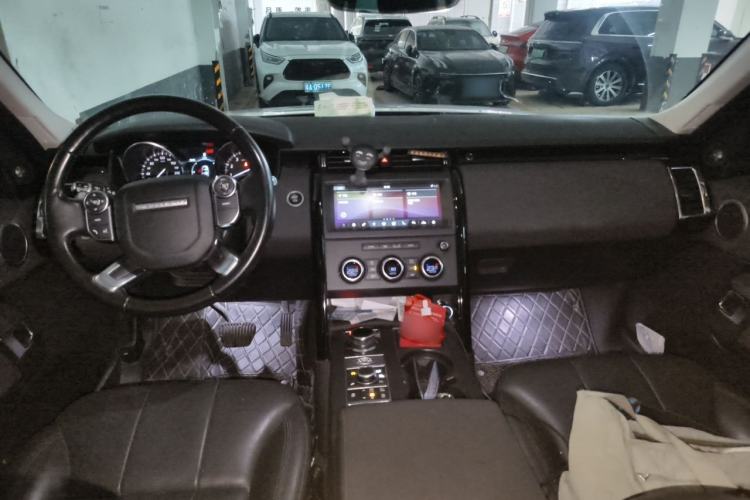 Used Land Rover Discovery 2018 3.0 SC V6 SE Center Console