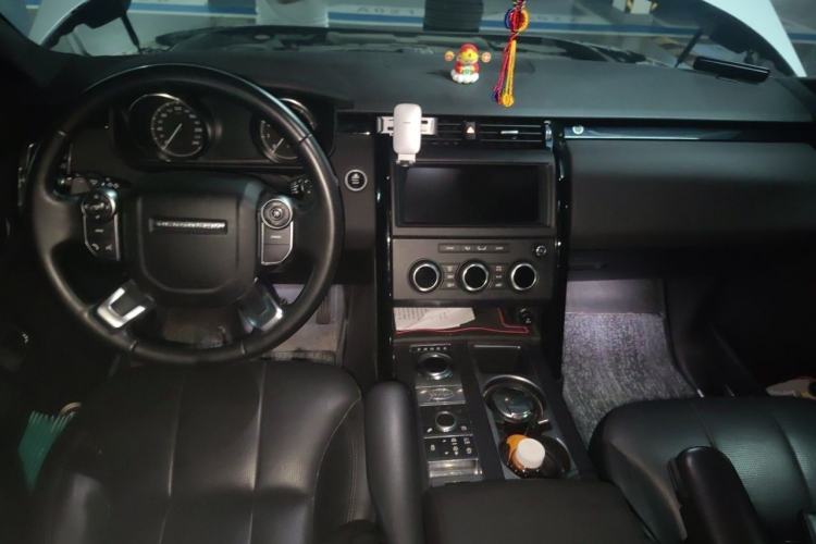 Used Land Rover Discovery 2018 3.0 SC V6 SE Center Console