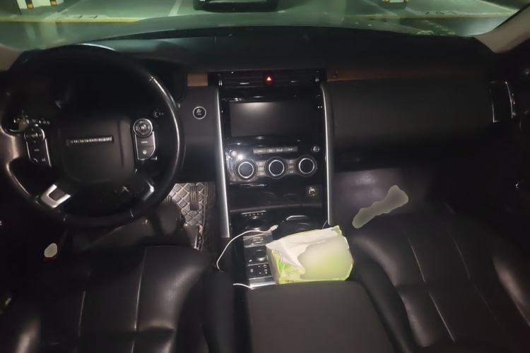 Used Land Rover Discovery 2018 3.0 SC V6 HSE Center Console