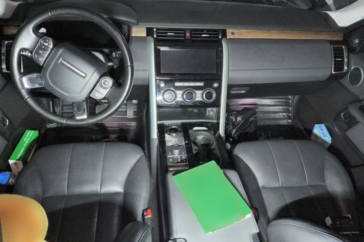 Used Land Rover Discovery 2018 3.0 SC V6 HSE Center Console