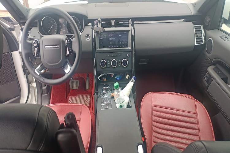 Used Land Rover Discovery 2018 3.0 SC V6 SE Center Console