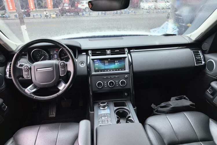 Used Land Rover Discovery 2018 3.0 SC V6 SE Center Console