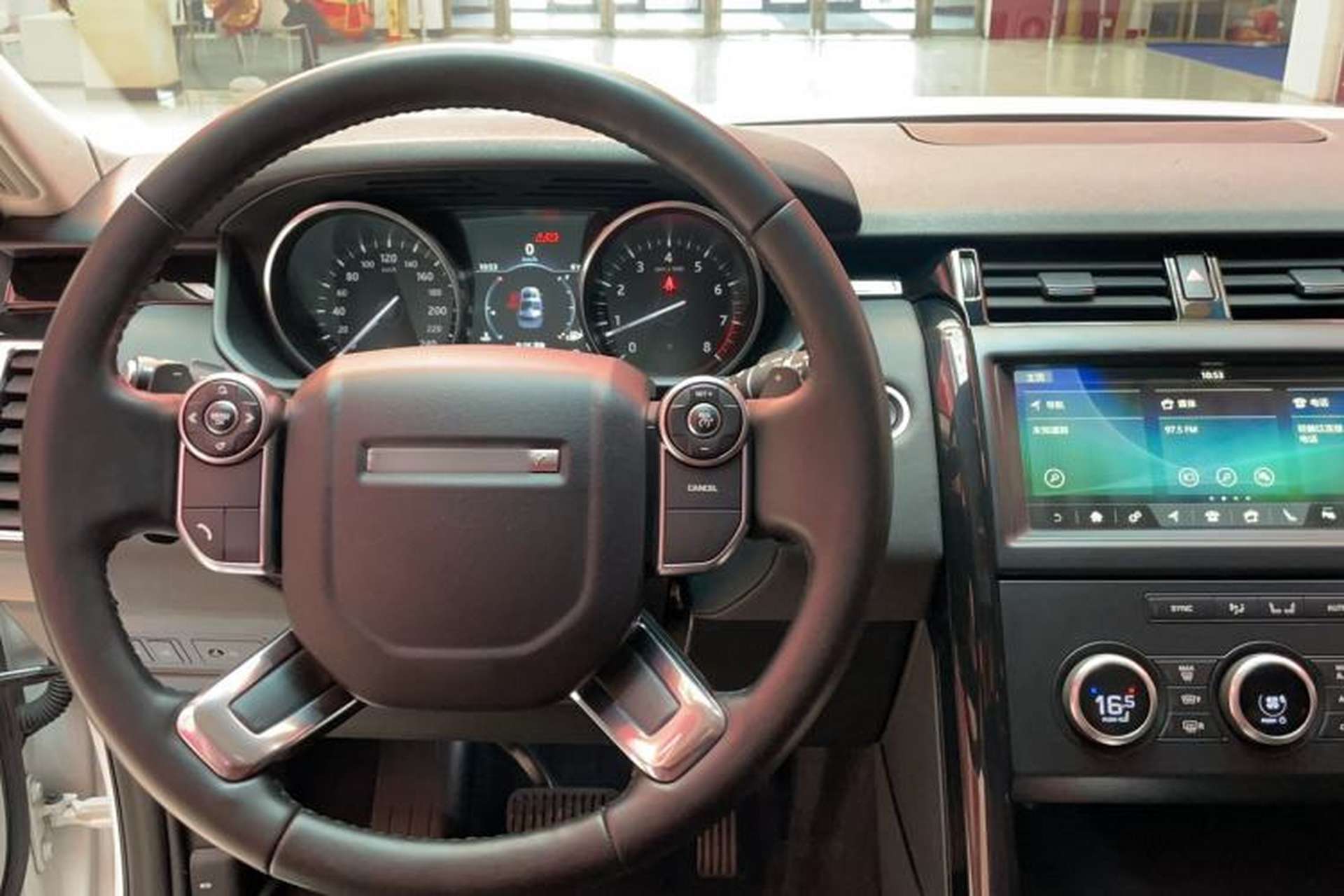 Used Land Rover Discovery 2018 3.0 SC V6 SE Center Console