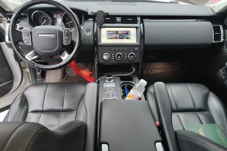 Used Land Rover Discovery 2018 3.0 SC V6 SE Center Console