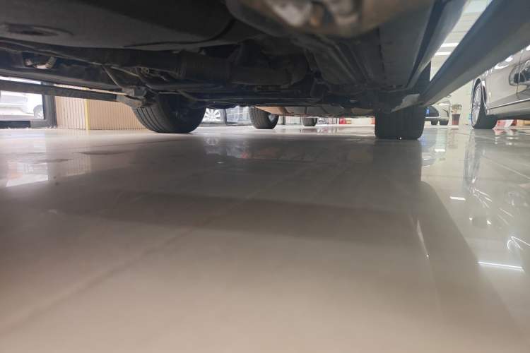 Used Land Rover Discovery 2018 2.0T SE Chassis Rear Right