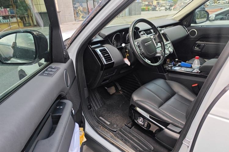 Used Land Rover Discovery 2018 2.0T SE Driver Seat