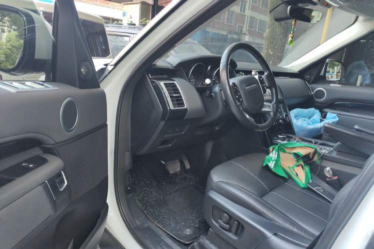 Used Land Rover Discovery 2018 3.0 SC V6 SE Driver Seat