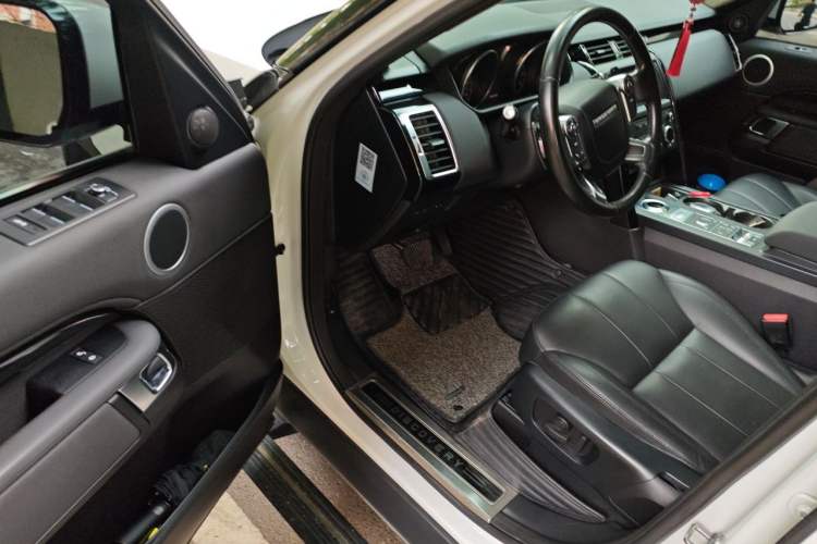 Used Land Rover Discovery 2018 3.0 SC V6 SE Driver Seat