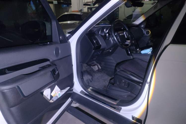 Used Land Rover Discovery 2018 3.0 SC V6 SE Driver Seat