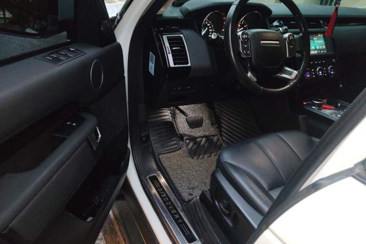 Used Land Rover Discovery 2018 3.0 SC V6 SE Driver Seat